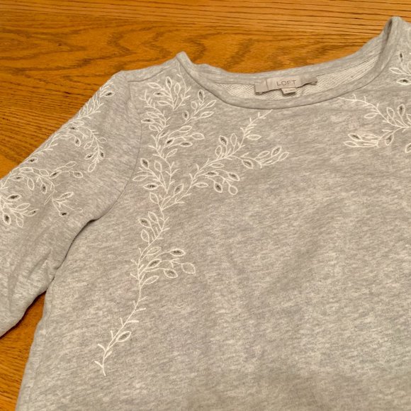 "LOFT" delicately decorated grey sweatshirt-like top, M - Picture 12 of 13